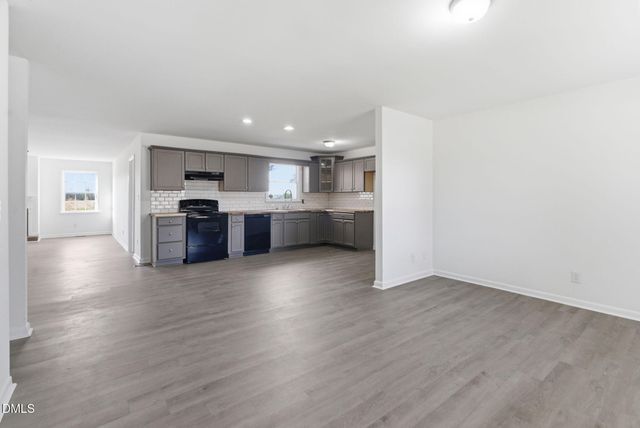 945 Old School Road, Four Oaks, NC 27524