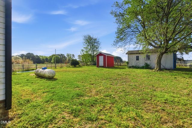 945 Old School Road, Four Oaks, NC 27524