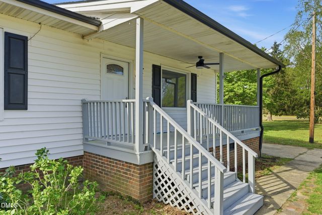 945 Old School Road, Four Oaks, NC 27524