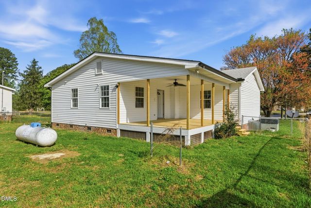 945 Old School Road, Four Oaks, NC 27524