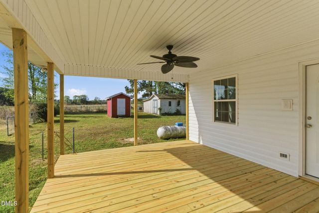 945 Old School Road, Four Oaks, NC 27524