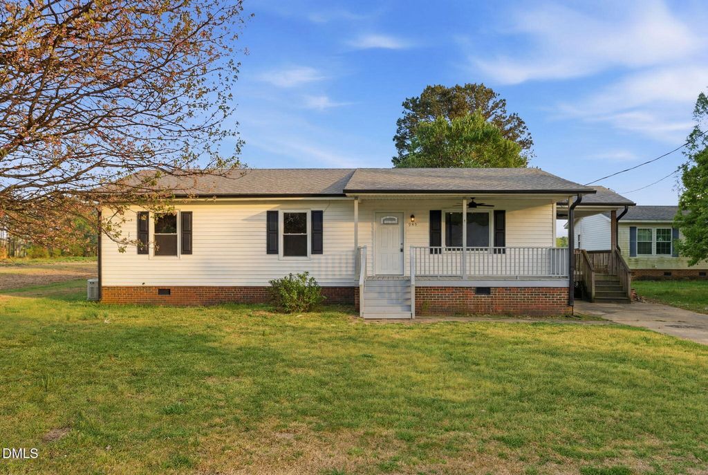945 Old School Road, Four Oaks, NC 27524