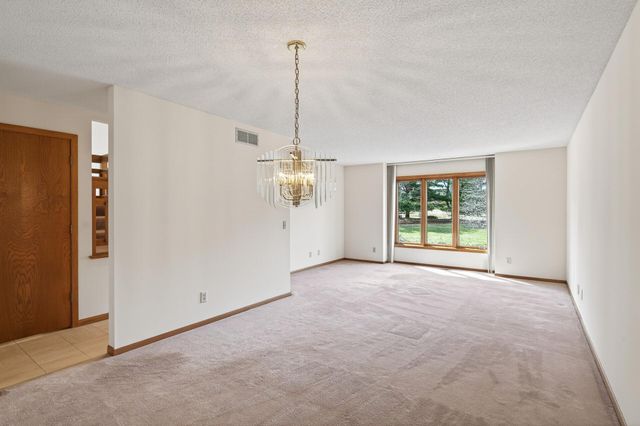 6 Pine Valley Drive, Dellwood, MN 55110