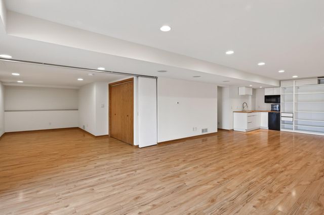 6 Pine Valley Drive, Dellwood, MN 55110