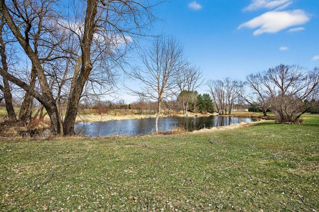 6 Pine Valley Drive, Dellwood, MN 55110