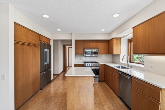 6 Pine Valley Drive, Dellwood, MN 55110