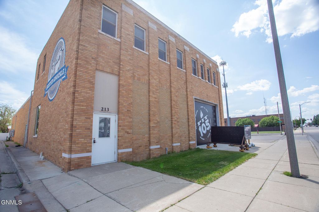 213 11th Street W, Williston, ND 58801 photo 2