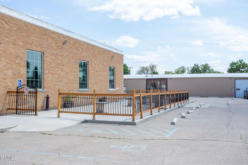 213 11th Street W, Williston, ND 58801 photo 3