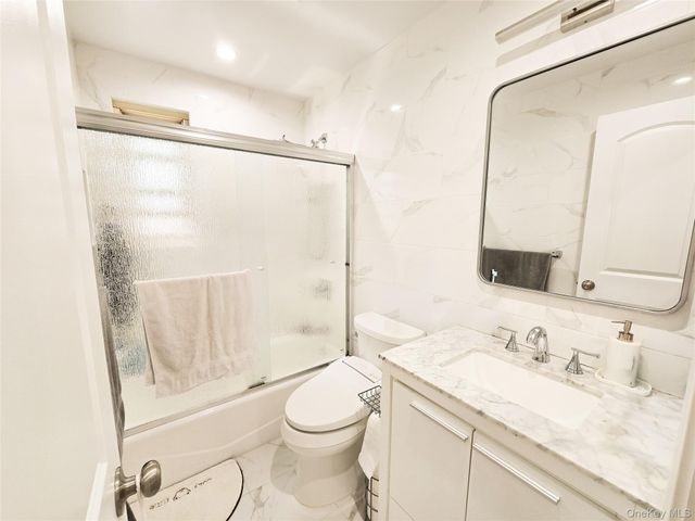 251-49 61 Avenue 1 Floor, Little Neck, NY 11362