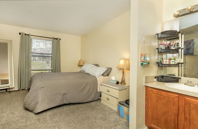 24684 Cashmere Court 136, Southfield, MI 48033