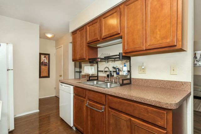 24684 Cashmere Court 136, Southfield, MI 48033
