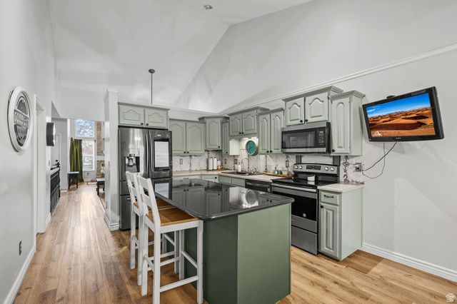 1015 E BROOK HAVEN DR, Kaysville, UT 84037