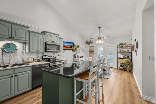 1015 E BROOK HAVEN DR, Kaysville, UT 84037