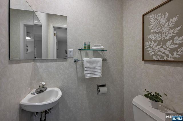 131 Highwood Avenue, Glen Rock, NJ 07452