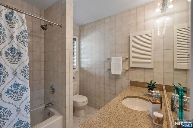 131 Highwood Avenue, Glen Rock, NJ 07452