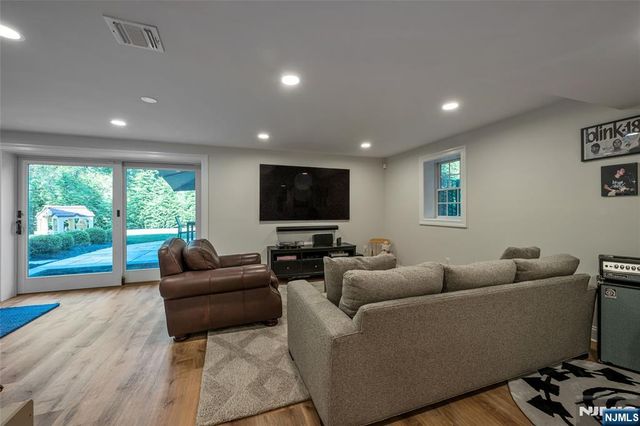 131 Highwood Avenue, Glen Rock, NJ 07452