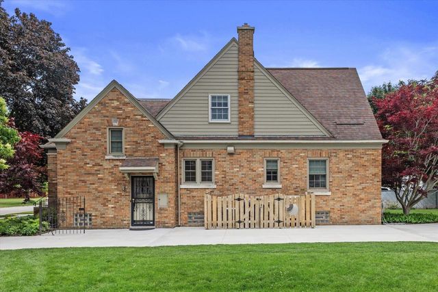 3704 18th AVENUE, Kenosha, WI 53140