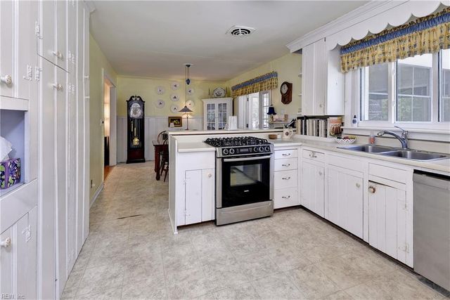 1527 Jamestown RD, Williamsburg, VA 23185