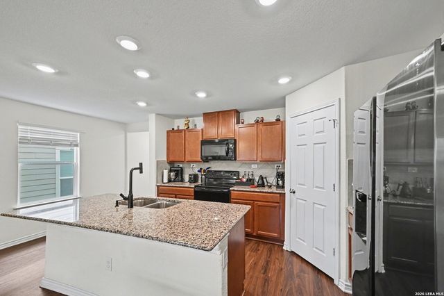 9825 Overlook Cyn, San Antonio, TX 78245