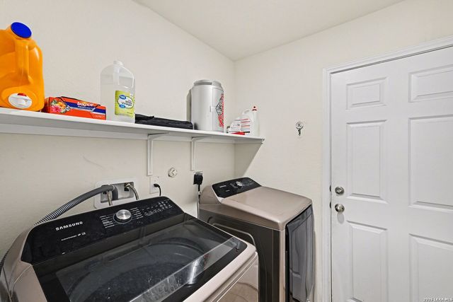 9825 Overlook Cyn, San Antonio, TX 78245