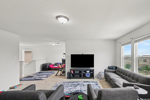 9825 Overlook Cyn, San Antonio, TX 78245