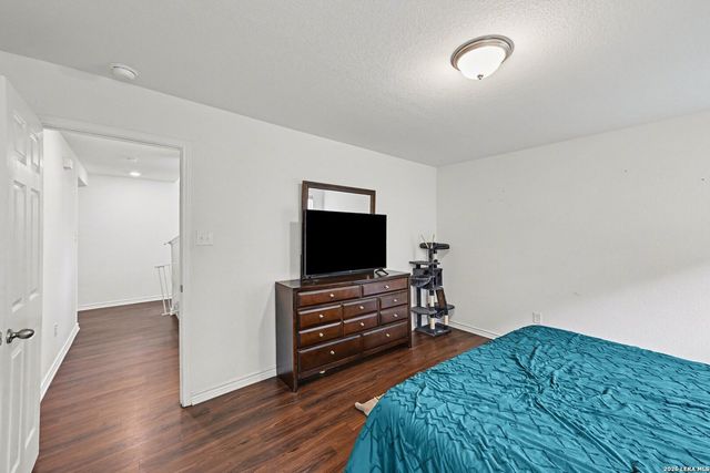 9825 Overlook Cyn, San Antonio, TX 78245