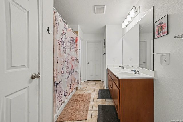 9825 Overlook Cyn, San Antonio, TX 78245