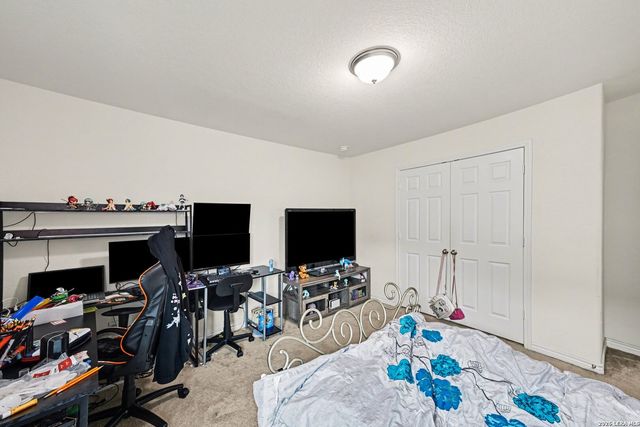 9825 Overlook Cyn, San Antonio, TX 78245