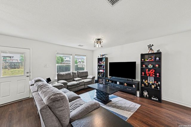 9825 Overlook Cyn, San Antonio, TX 78245