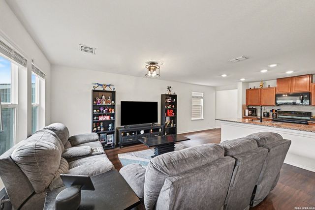 9825 Overlook Cyn, San Antonio, TX 78245