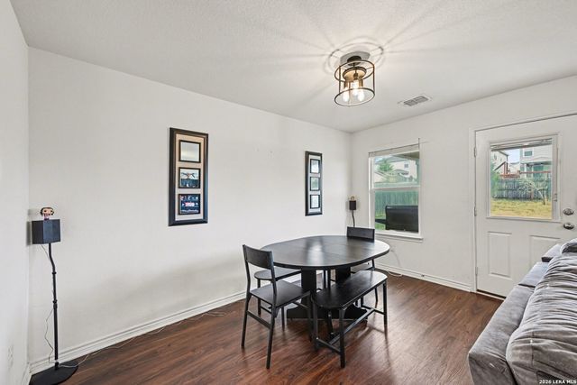 9825 Overlook Cyn, San Antonio, TX 78245