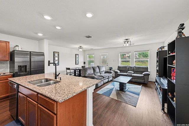 9825 Overlook Cyn, San Antonio, TX 78245