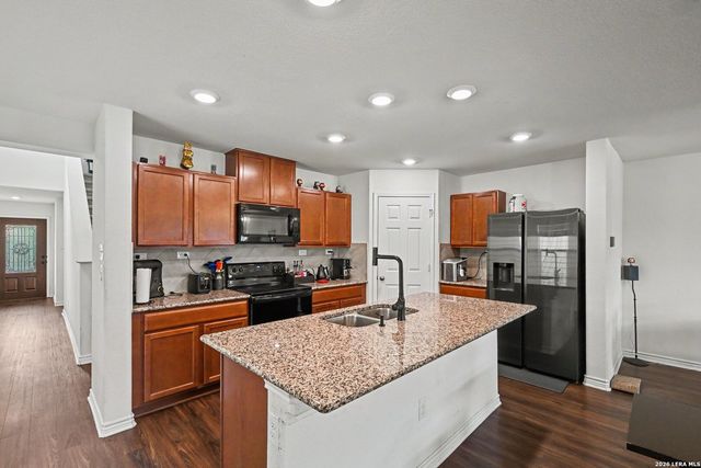 9825 Overlook Cyn, San Antonio, TX 78245