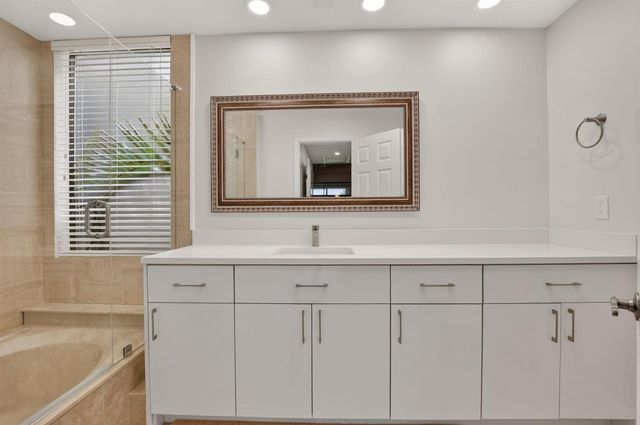 7460 La Paz Boulevard 304, Boca Raton, FL 33433