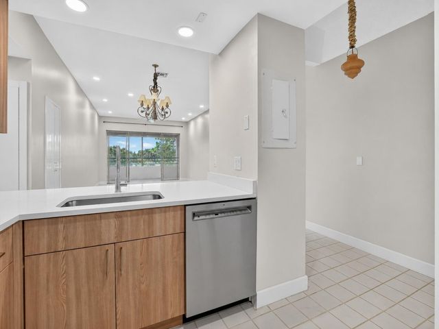 7460 La Paz Boulevard 304, Boca Raton, FL 33433