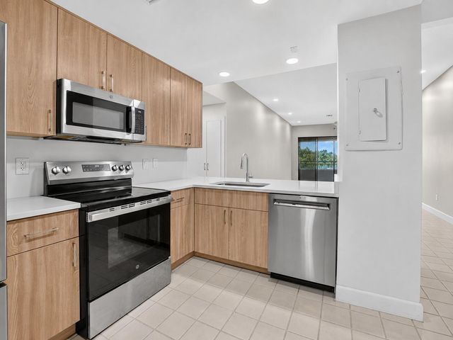 7460 La Paz Boulevard 304, Boca Raton, FL 33433