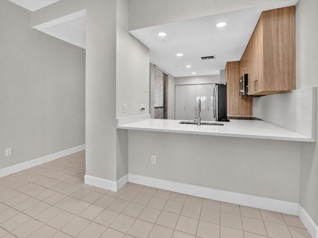 7460 La Paz Boulevard 304, Boca Raton, FL 33433