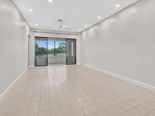 7460 La Paz Boulevard 304, Boca Raton, FL 33433