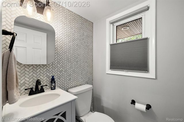 139 Wimbleton Drive, Birmingham, MI 48009