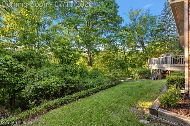 139 Wimbleton Drive, Birmingham, MI 48009
