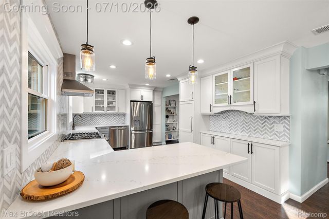 139 Wimbleton Drive, Birmingham, MI 48009