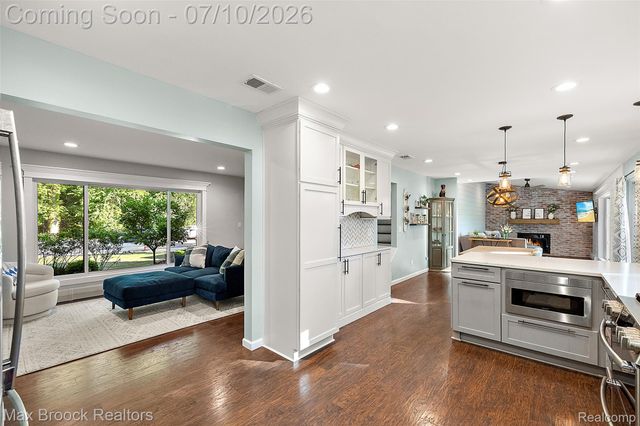 139 Wimbleton Drive, Birmingham, MI 48009