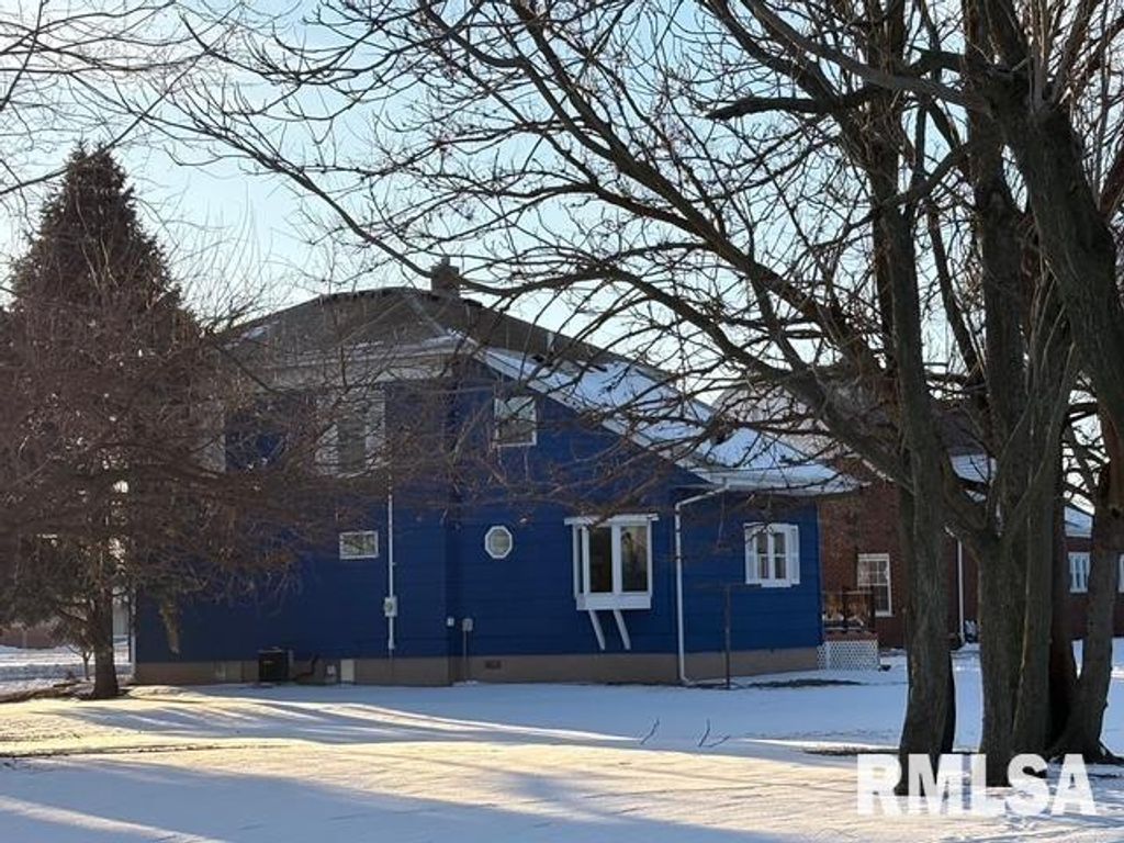 543 N WEBSTER Street, Taylorville, IL 62568