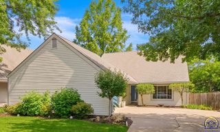 221 Deerfield LN, Lawrence, KS 66049