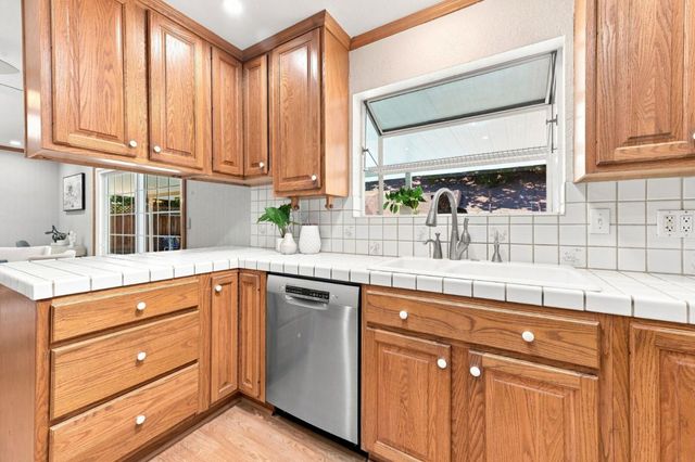 2460 Edith Avenue, Redwood City, CA 94061