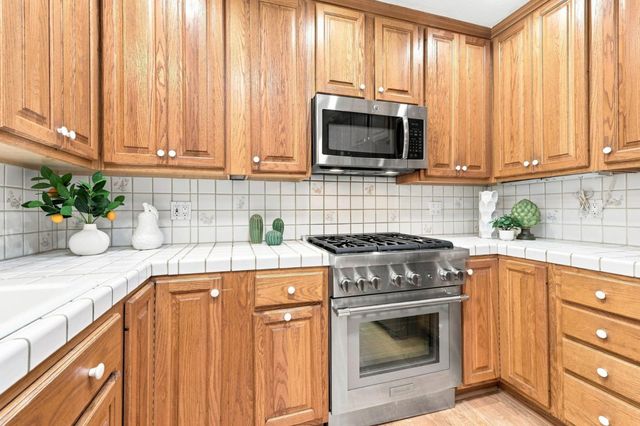 2460 Edith Avenue, Redwood City, CA 94061
