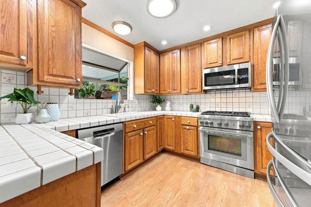 2460 Edith Avenue, Redwood City, CA 94061