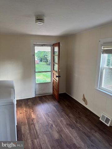 446 W BROAD ST, Burlington, NJ 08016