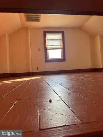 446 W BROAD ST, Burlington, NJ 08016