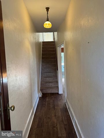 446 W BROAD ST, Burlington, NJ 08016